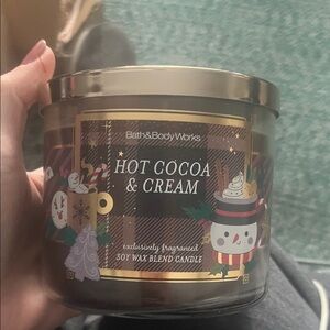 Bath & Body Works Festive Hot Cocoa & Cream Candle
